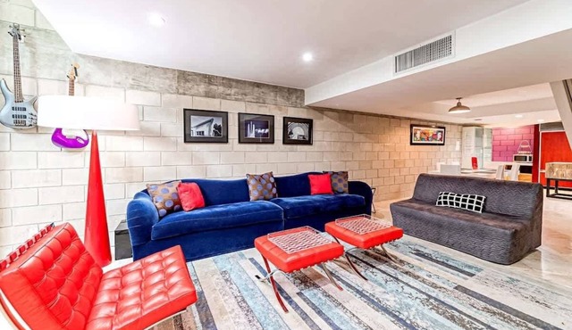Piano House Waterfront Retreat – 2BR Getaway