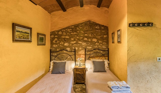 'Picapoll' Room with Mountain Views, Shared Pool and Terrace