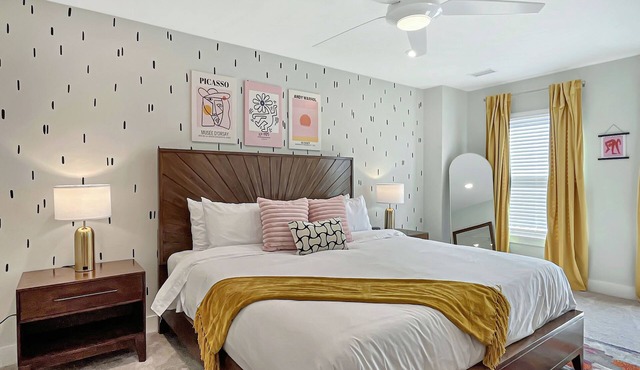 Picasso: Luxury 4 bedroom in safe neighborhood~free parking~minutes to downtown