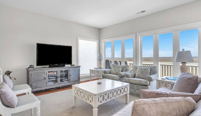 Picayne: Spacious Floor Plan, Views from Ocean to Southport