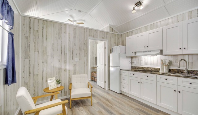 Picayune Tiny Home Rental ~ 11 Mi to Space Center!