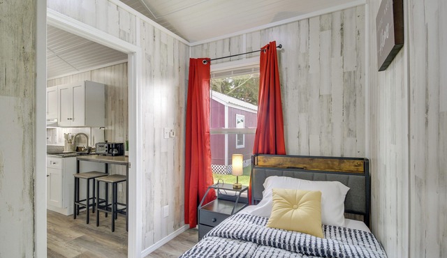 Picayune Tiny Home Rental ~ 11 Mi to Space Center!