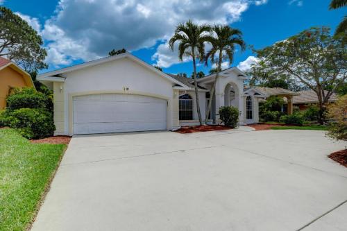 Piccadilly Beach House - Beautiful Updated Home, Private Pool, Minutes from Downtown 5th Ave & Beaches!