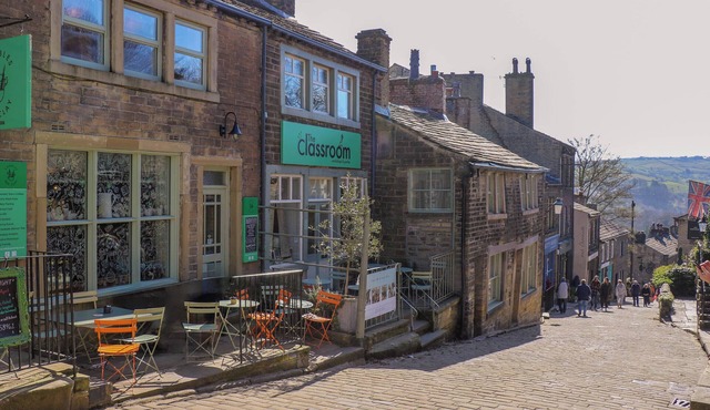 PICCADILLY VIEW, family friendly, with a garden in Haworth