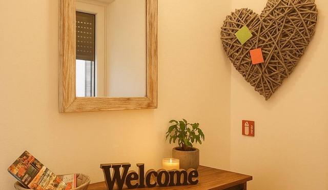 PICHOUSE, Cozy Apartment - Quiet Stay, Great Connections.