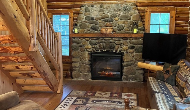 Pickerel Lake - Lakefront Log Cabin
