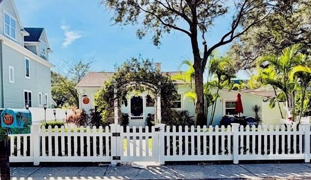 Pickets Cottage, Downtown Dunedin FL