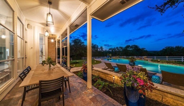 Pickett Place at Twelve K Ranch: Sleeps 14 + Pool, Arcade on 25 Private acres!