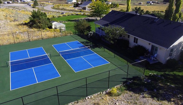 Pickle-Ball & Hot-tub & Sauna & Theater Game Room!