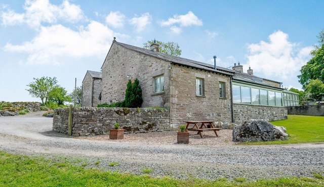 PICKLE COTTAGE, romantic, luxury holiday cottage in Kirkby Lonsdale