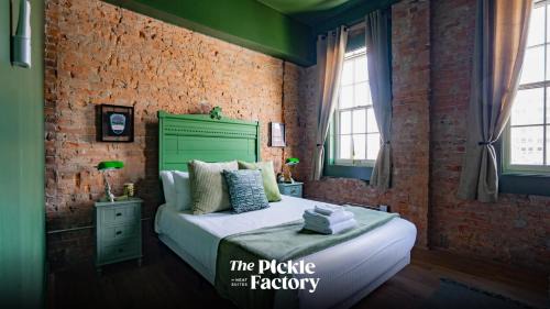 Pickle Factory Hotel - 2BR Near Stadiums & Downtown