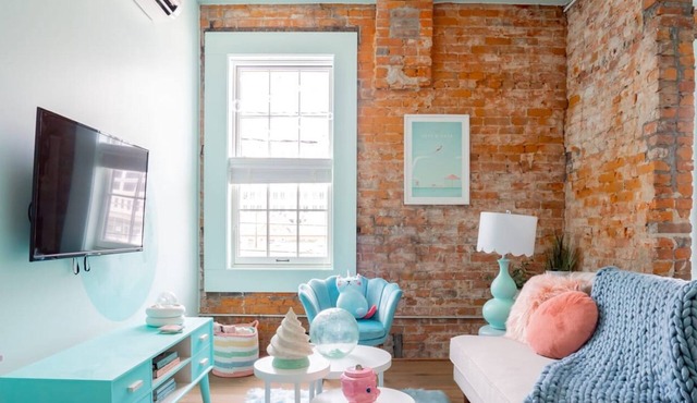 Pickle Factory Hotel—1BR Historic Downtown/Parking