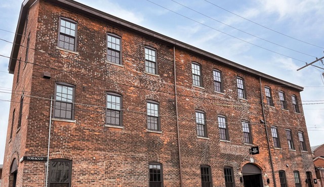 Pickle Factory Hotel—8BR Full Hotel w/Free Parking