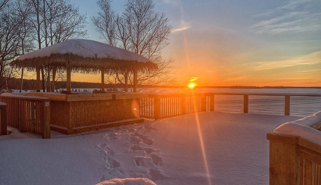 Pickle Lake Hotel
