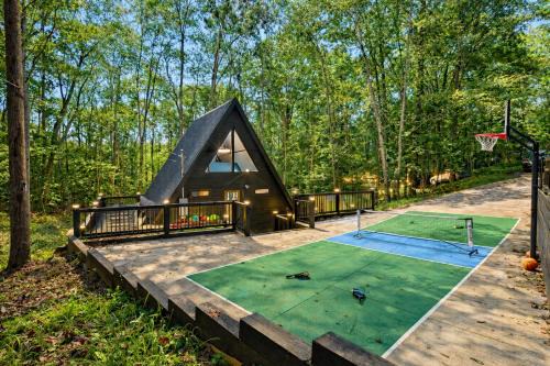 Pickleball A-Frame with Fire Pit, Hot Tub, Sauna