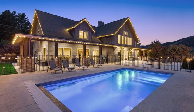 Pickleball and Private Swimming Pool - Heated Year-Round!