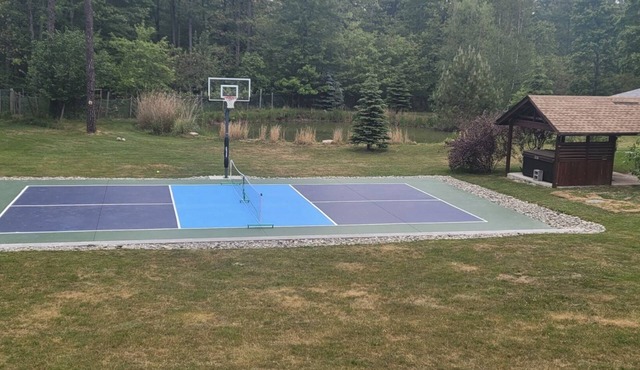 Pickleball/Basketball 11 BR 6.5 BA Sauna HotTub Pool TablenFREE Tesla EV Charger