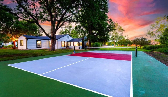Pickleball/Foosball/Arcade/Fire Pit/Patio