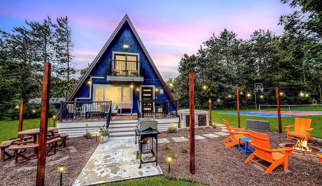 Pickleball + Hot Tub | Luxe A-Frame Escape