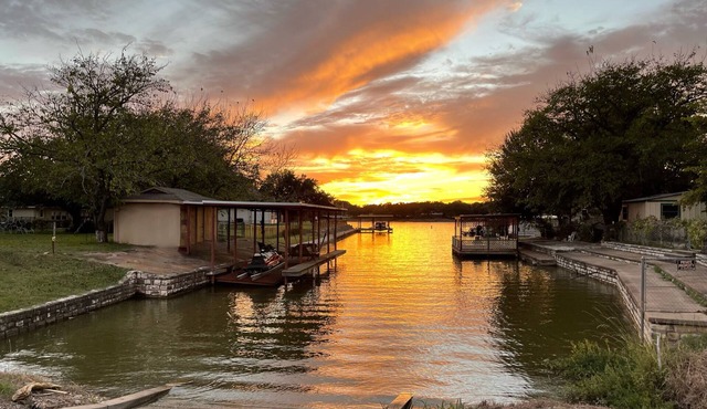 ❤️ Pickleball, Pool Table, Ping Pong, 4Bd 2bath quiet edition on quiet lake cove.