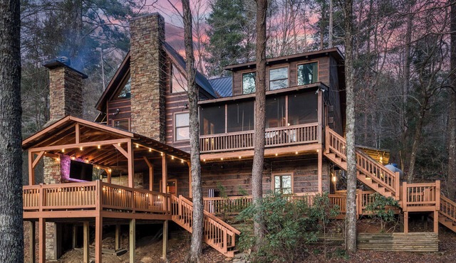 Pickleball, Putt Putt, Outdoor Theater, Hot Tub, Sauna