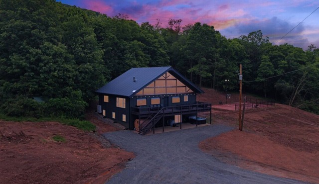 Pickleball, Sauna, Hot Tub, Cold Plunge, Game Room, Pond, Mini Golf