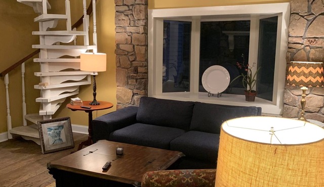 PICKWICK BAILIWICK - A PEACEFUL RETREAT OVERLOOKING PICKWICK LAKE + RV HOOKUP