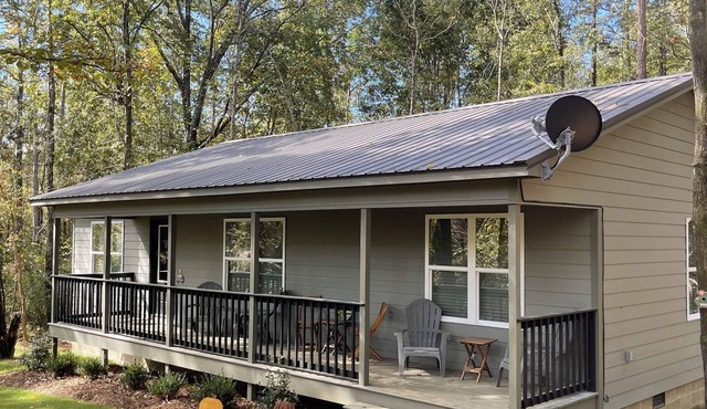 Pickwick cabin near stateline boat ramp. 2 bed 2 full bath. Boat storage