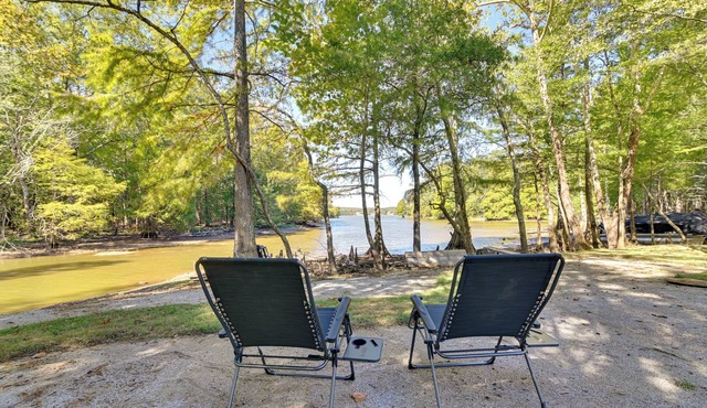 Pickwick Lake Cabin: Private Hot Tub, Shared Perks