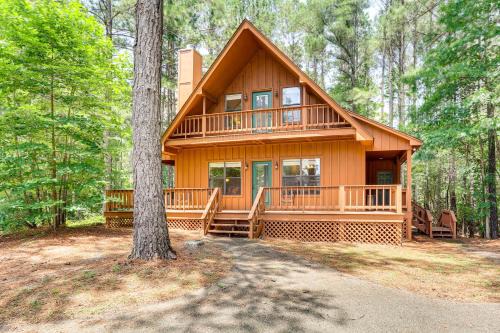 Pickwick Lake Cabin w/Private Marina Access