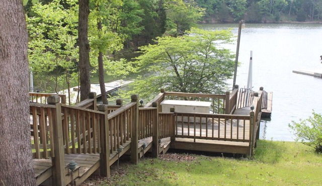 Pickwick Lake Front Home near Grand Harbor, 4 bedrooms, 3.5 baths, boat dock