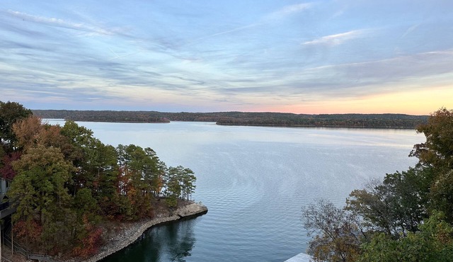Pickwick Lake Front River Walk Villa11 w/spectacular views, boatslip & pool