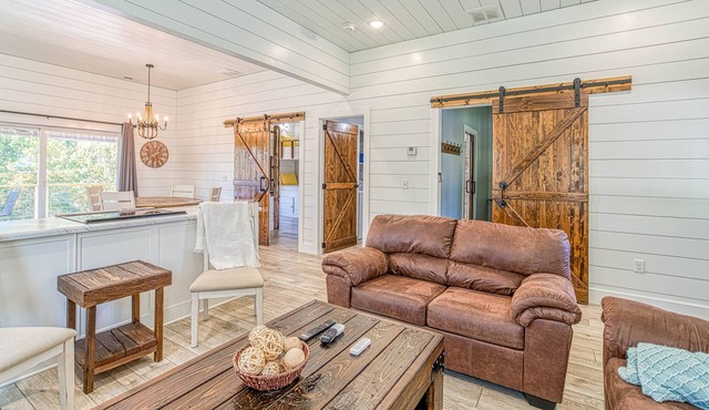 Pickwick Lake Vacation Rental (Sleeps 8-10) 3 BR,2 bath