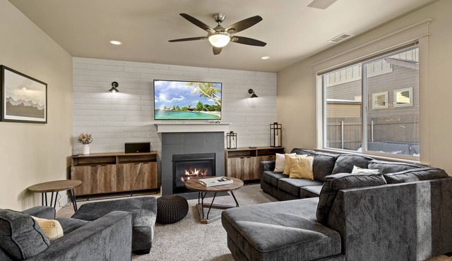Pico in the Pines, pet friendly and cozy fireplace