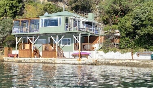 Picton Beach Front klKiwi Bach