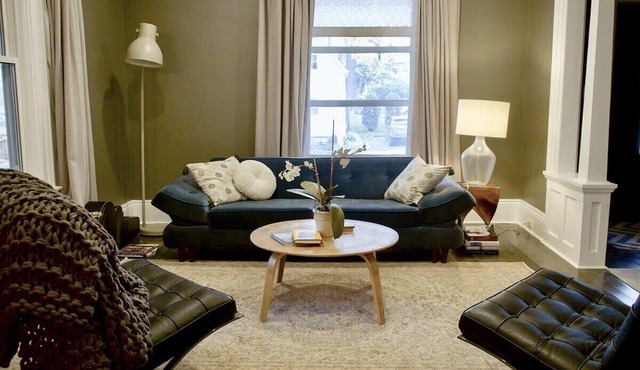 Picton Century Home- Group Getaway in PEC