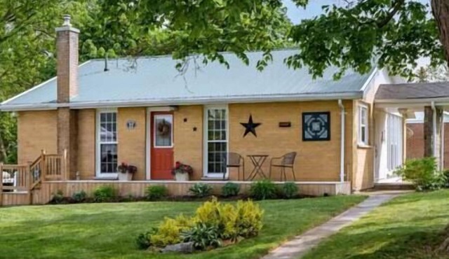 Picton Retreat: Cozy, Stylish and Walk to Downtown