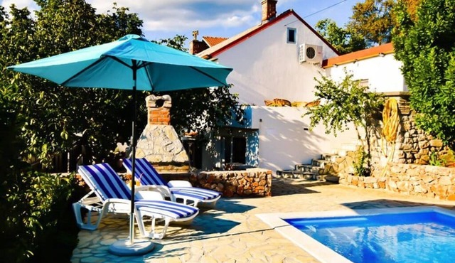 Pictoresque pool villa