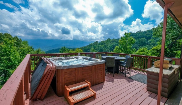 Picture Perfect 925 - Luxury Amenities, Mountain Views and Lovely Outdoor Spaces!