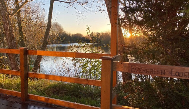 Picture Perfect Lodge at Kingfisher Lakes | Stunning Lake Views & Fab Hot Tub |