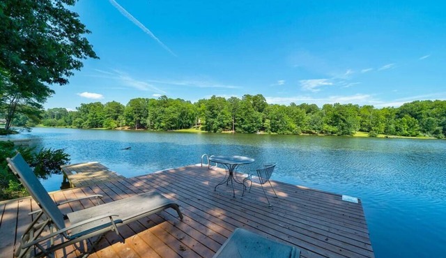 PICTURE Perfect Lake-Front Getaway