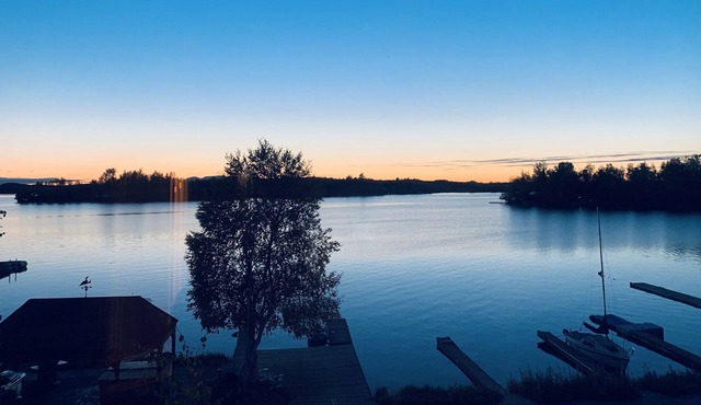 Picture Perfect Lakefront Getaway | Monthly
