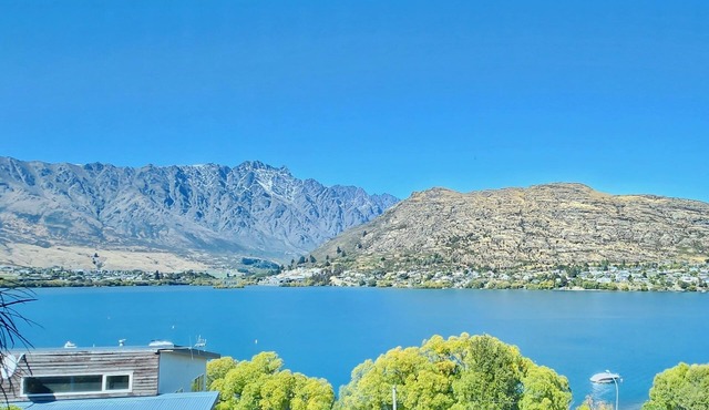 Picture Perfect - Queenstown Holiday Home