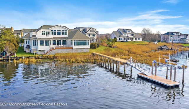 Picture Perfect Monmouth BEACH HOUSE on the Water!
