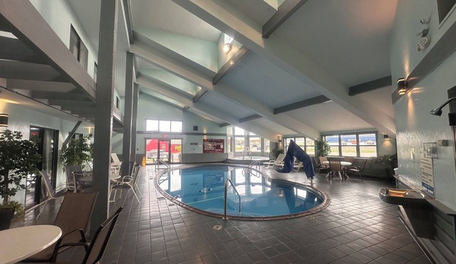 Pictured Rocks Inn & Suites