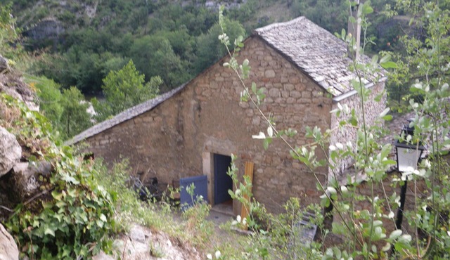 Picturesque house situated on the river 'Tarn'.