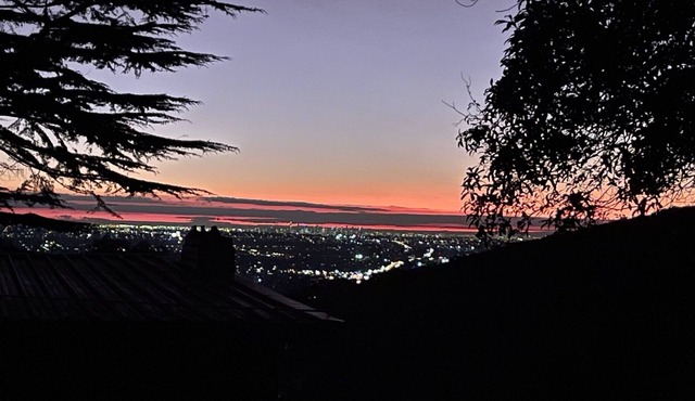 Picturesque home away from home, in the hills. Escape to nature!