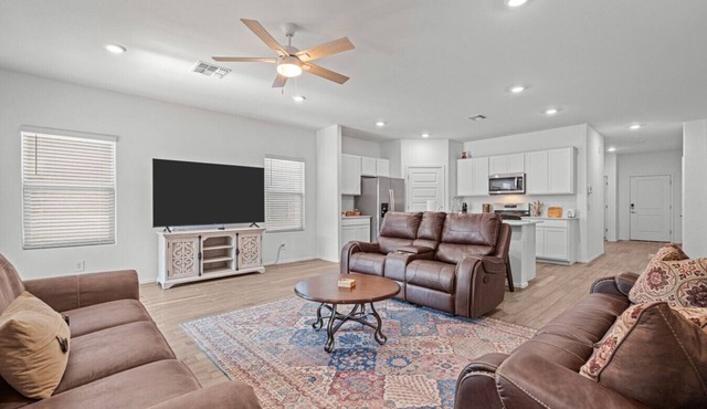 Picturesque 5 bedroom with Mountain Views