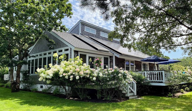 Picturesque and Private Island Home, Ideal Location for Perfect Island Retreat