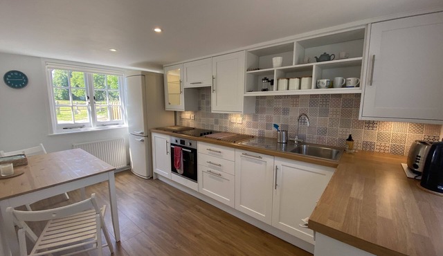 Picturesque country cottage in quiet rural setting close to South Downs